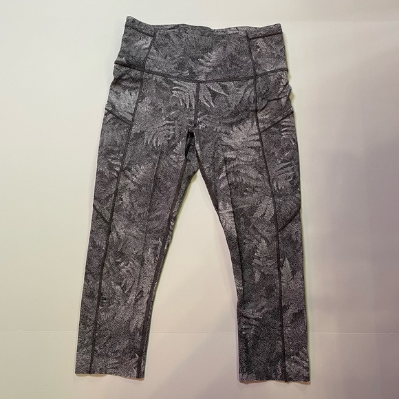 Lululemon Fast & Free Crop (19")
Kindred Spirit Alpine White Multi Size 6 - Picture 3 of 16